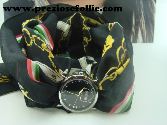Orologi foulard di Moschino Cheap and Chic