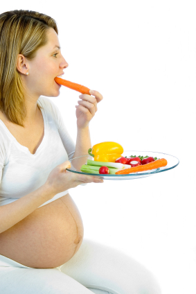 pregnant-woman-eating-743786