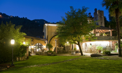 Immagina dell'hotel relais il bottaccio dall'esterno al tramonto