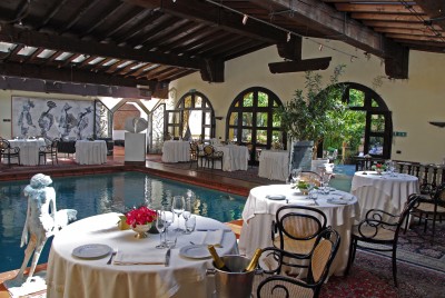 Ristorante IL Bottaccio: Tavoli ristorante bordo piscina