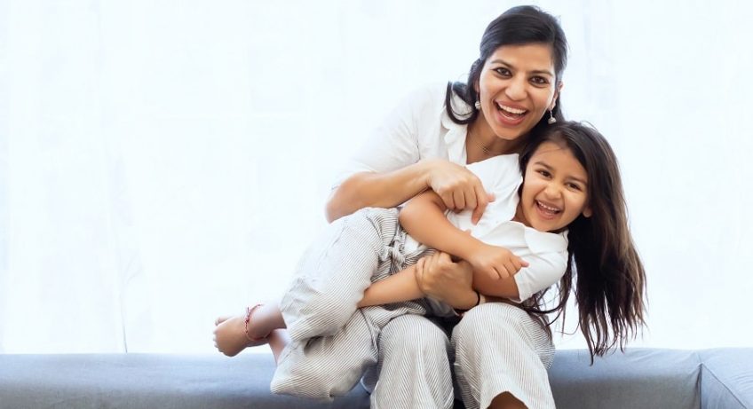 Mamma e figlia tra le mura domestiche